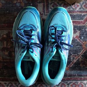 Brooks sneakers woman’s 8